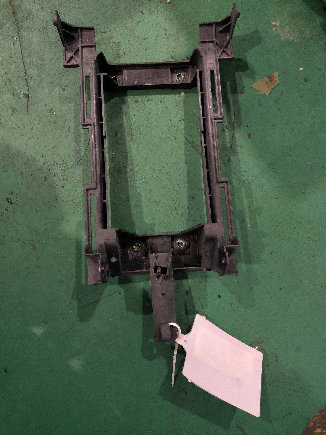 L8K0863531A 固定架