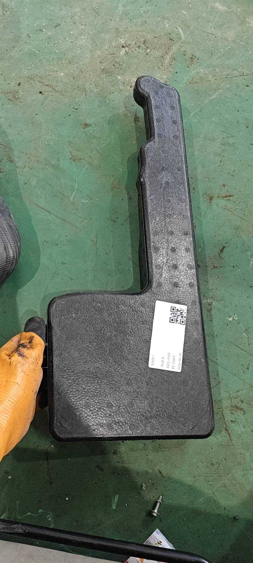 FK7BR111E40AB 后地板右侧泡沫