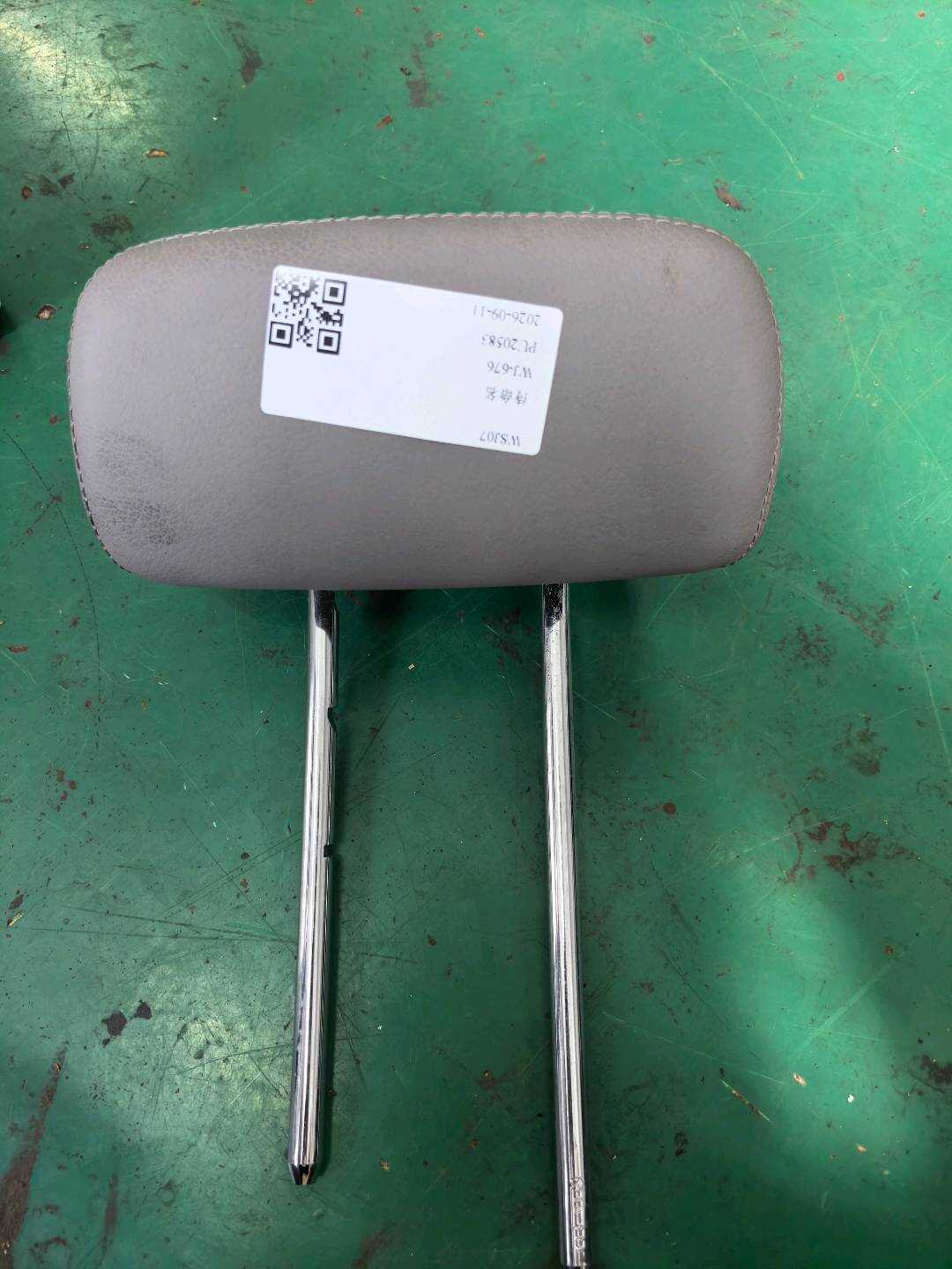 A2049700550 后座椅头枕（中）