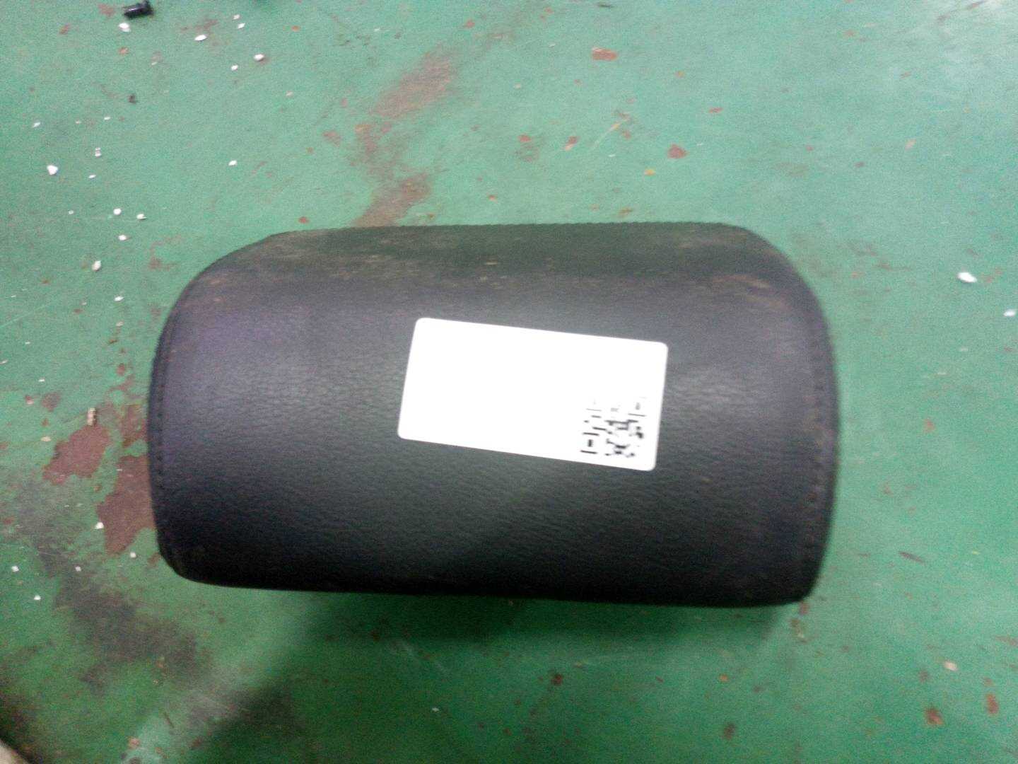 1K6885902D Rear Seat Headrest, Center