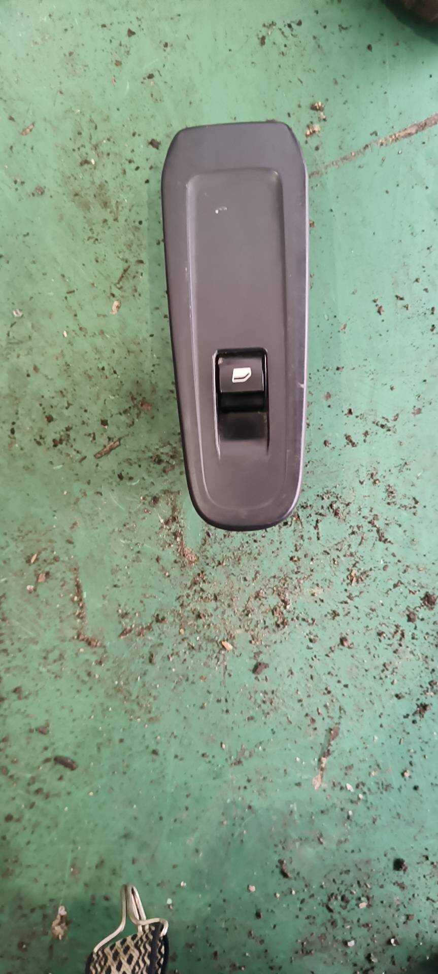 98074459ZD 前门玻璃升降开关(右)