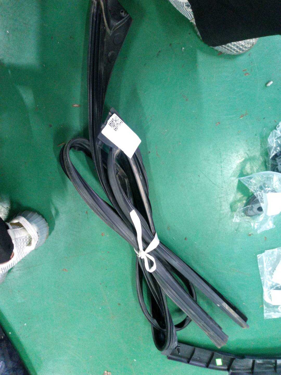 51137447702 Seal Strip