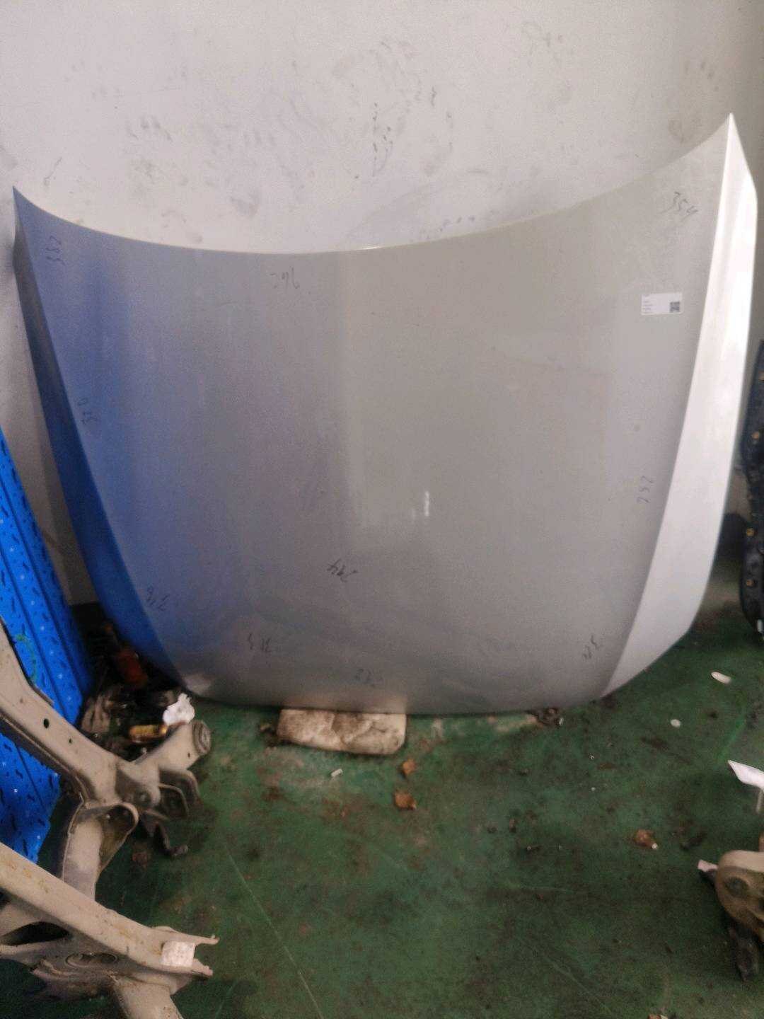 8R0823029 前机盖