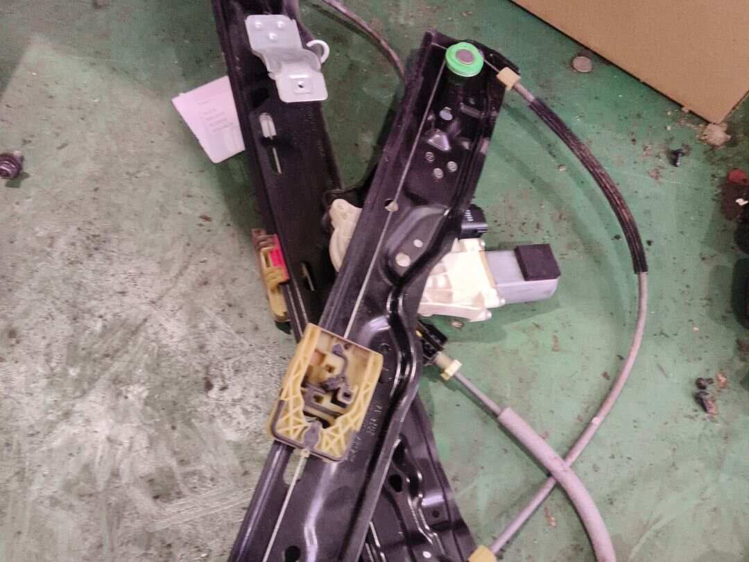 T4N13875 前门玻璃升降器总成(左)