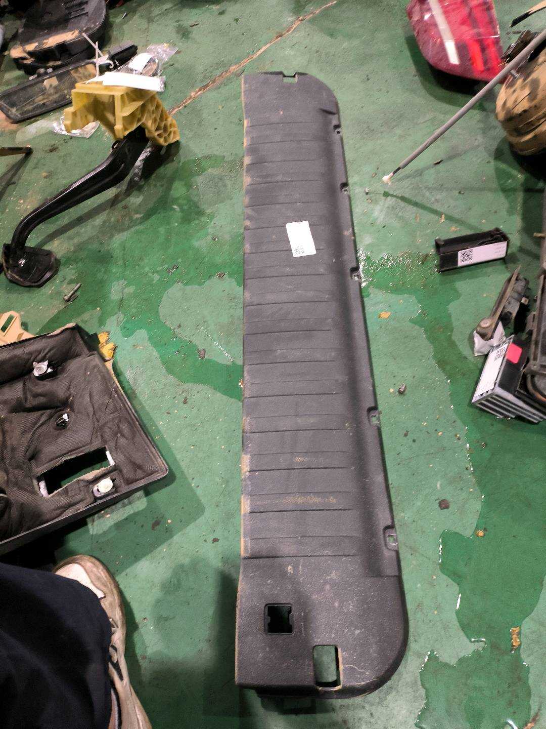 51497327732 尾盖内饰板(下)