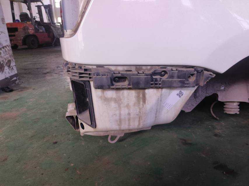 T112804712 Rear Bumper Bracket, Right