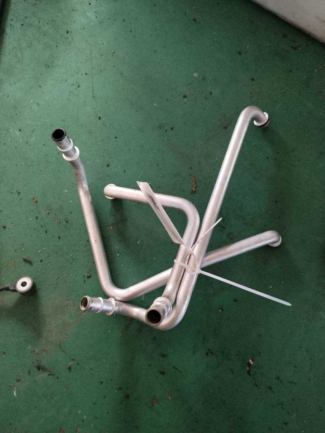 64116922602 热交换器管道组件