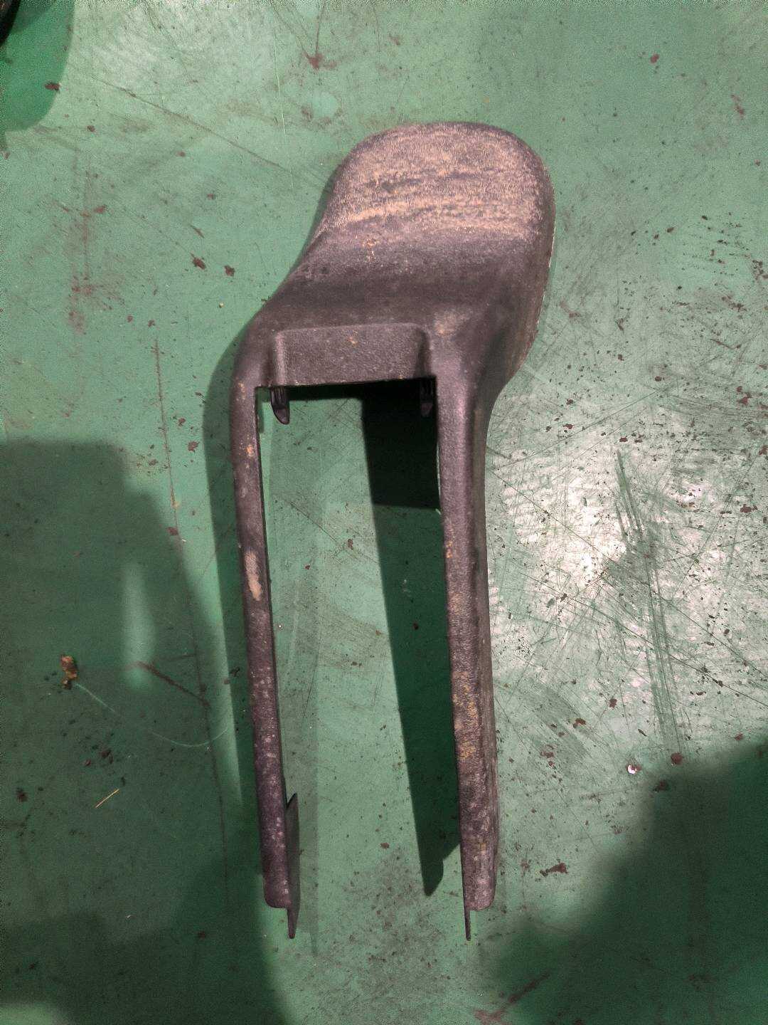 875582V70A 左座椅滑轨盖,后内1