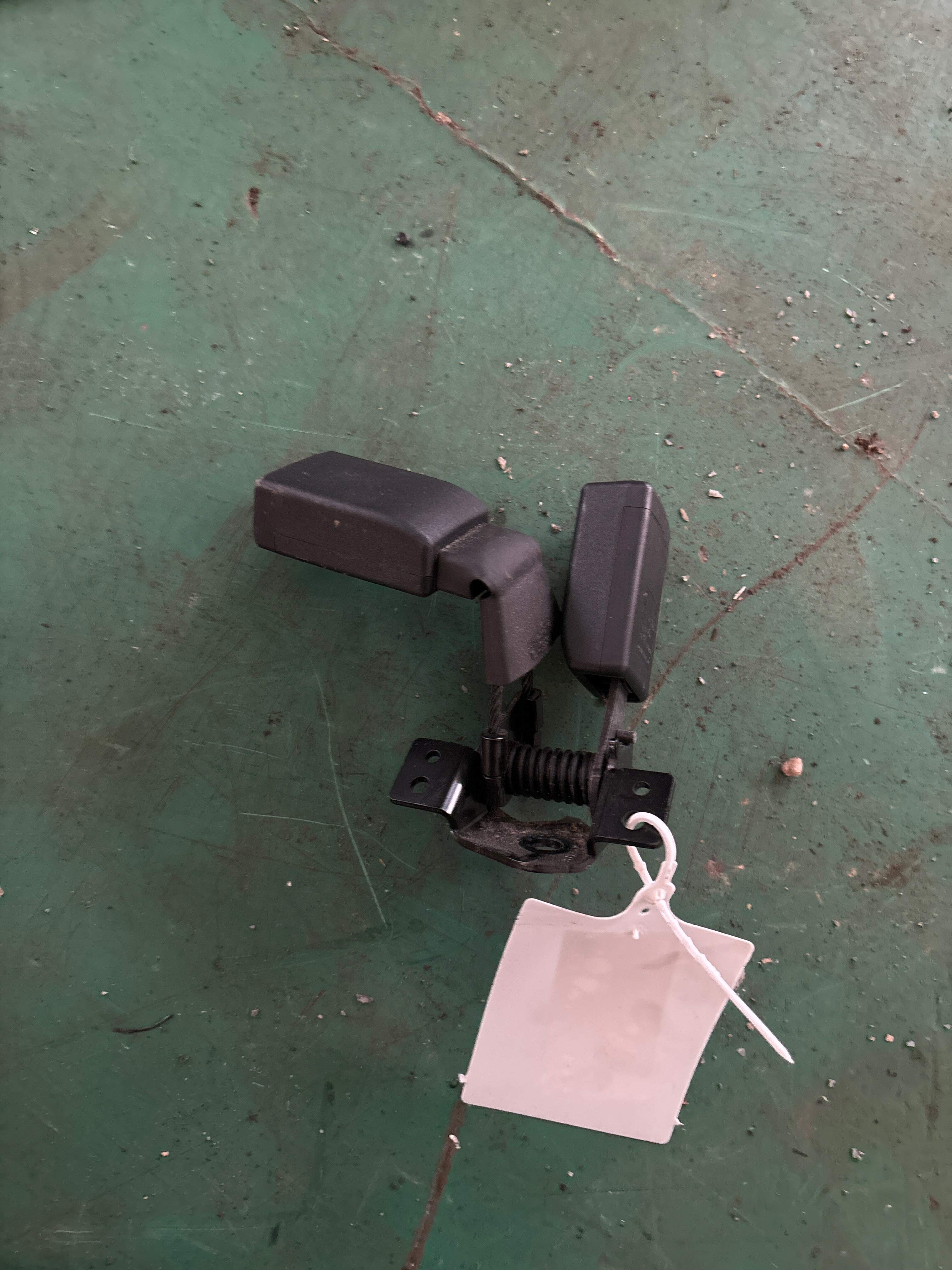 A24686030699051 后座椅安全带扣(中)
