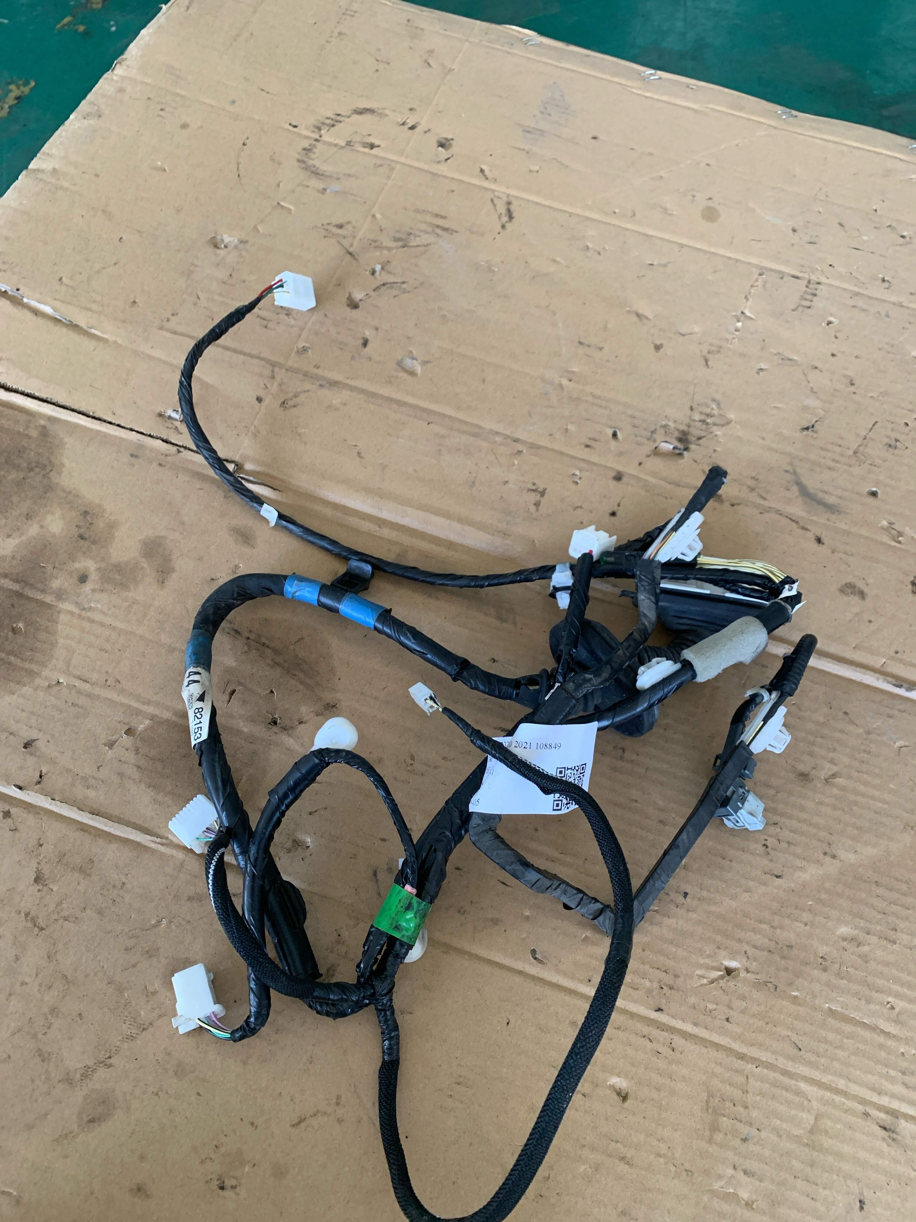 8215333440 Rear Door Wiring Harness, Right