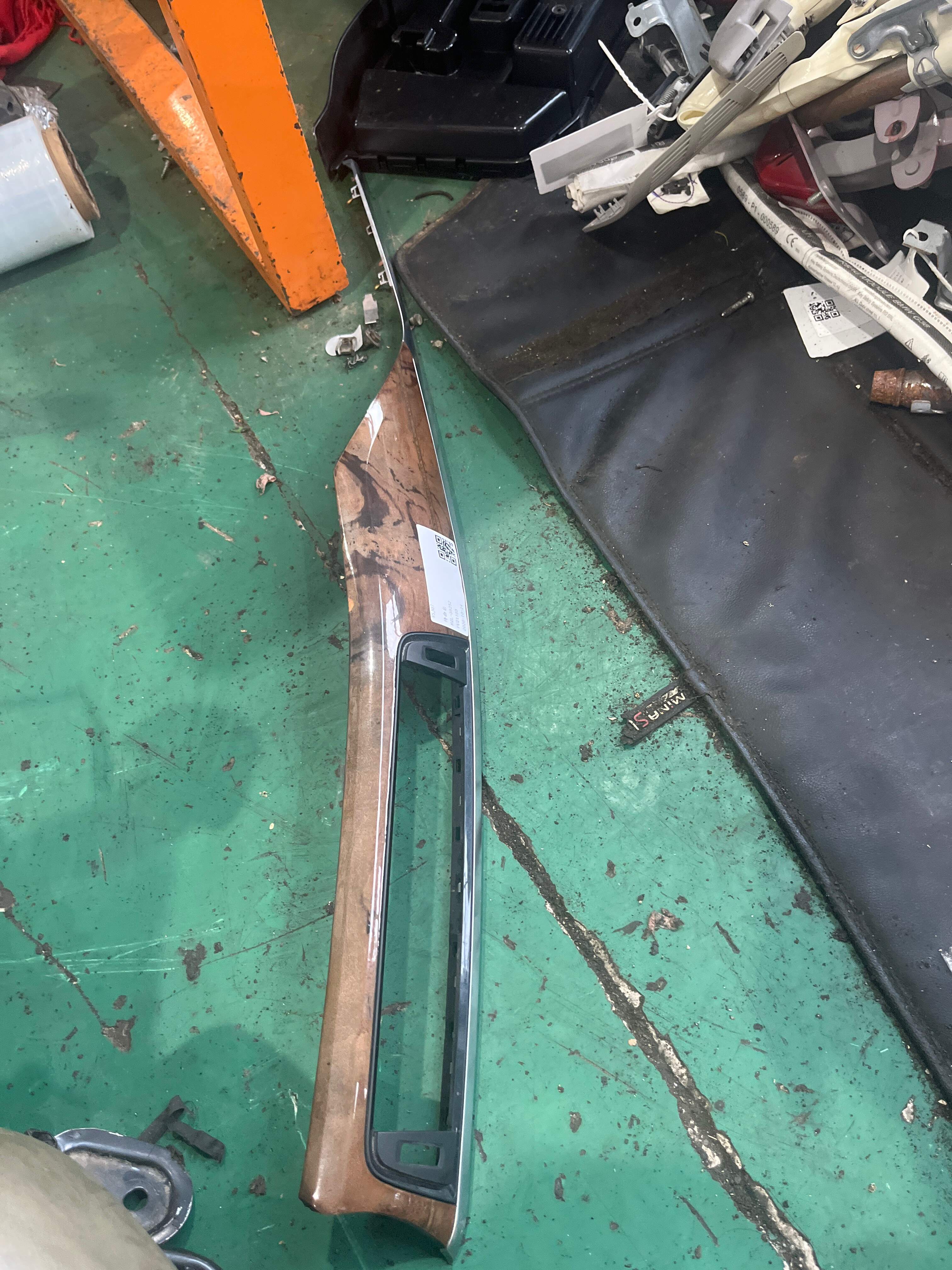 51459249116 Dashboard Center Trim Panel, Right