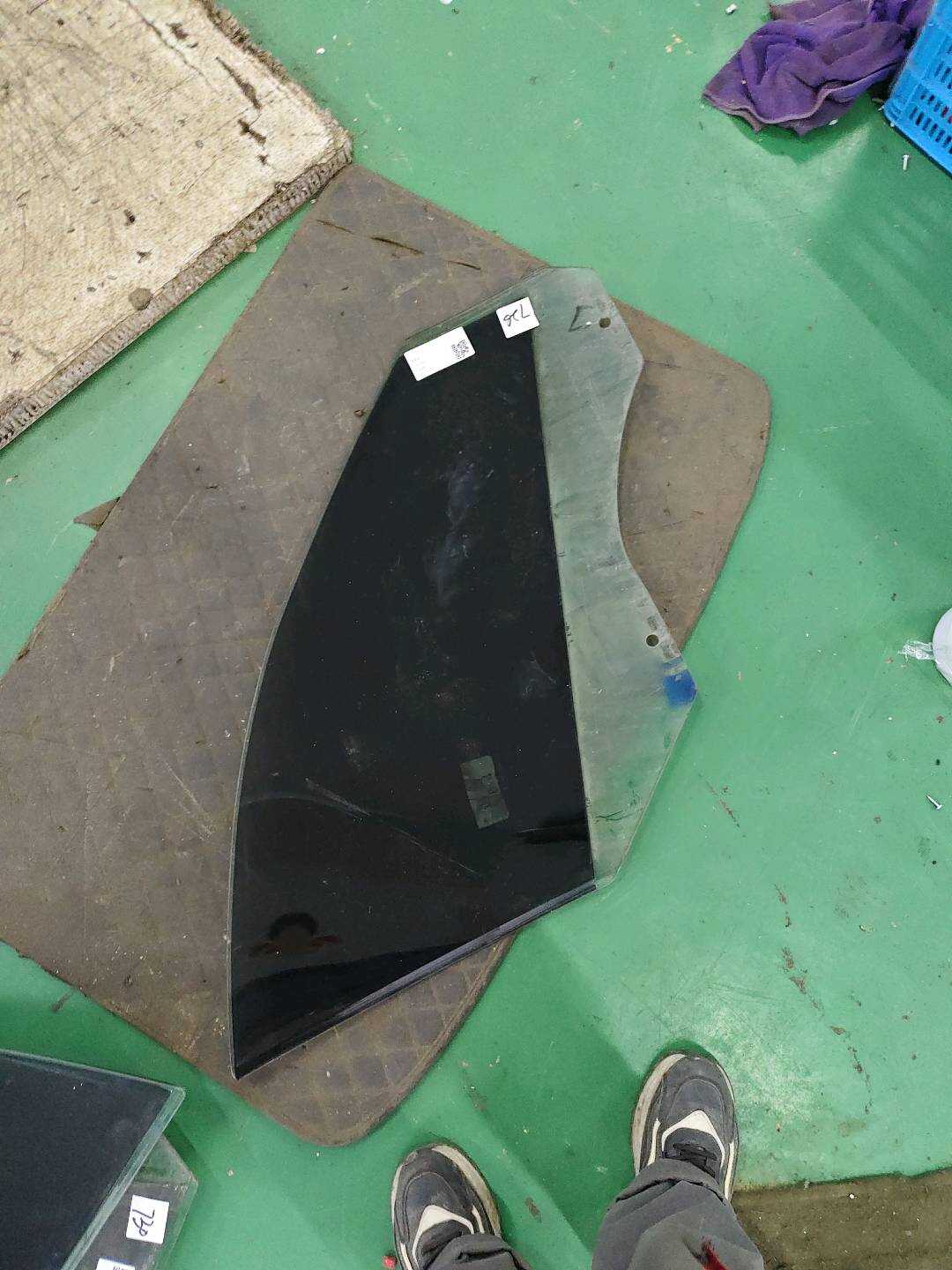 51337182109 Front Door Glass, Left