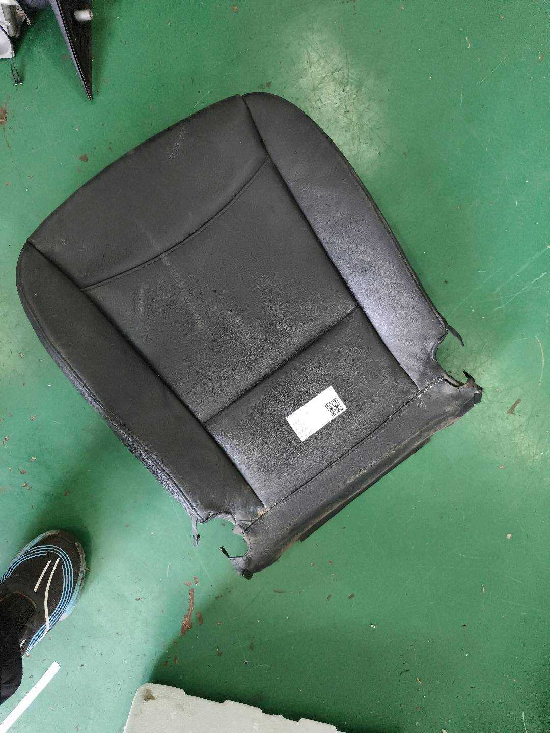 52102992585 驾驶员座椅底座面罩