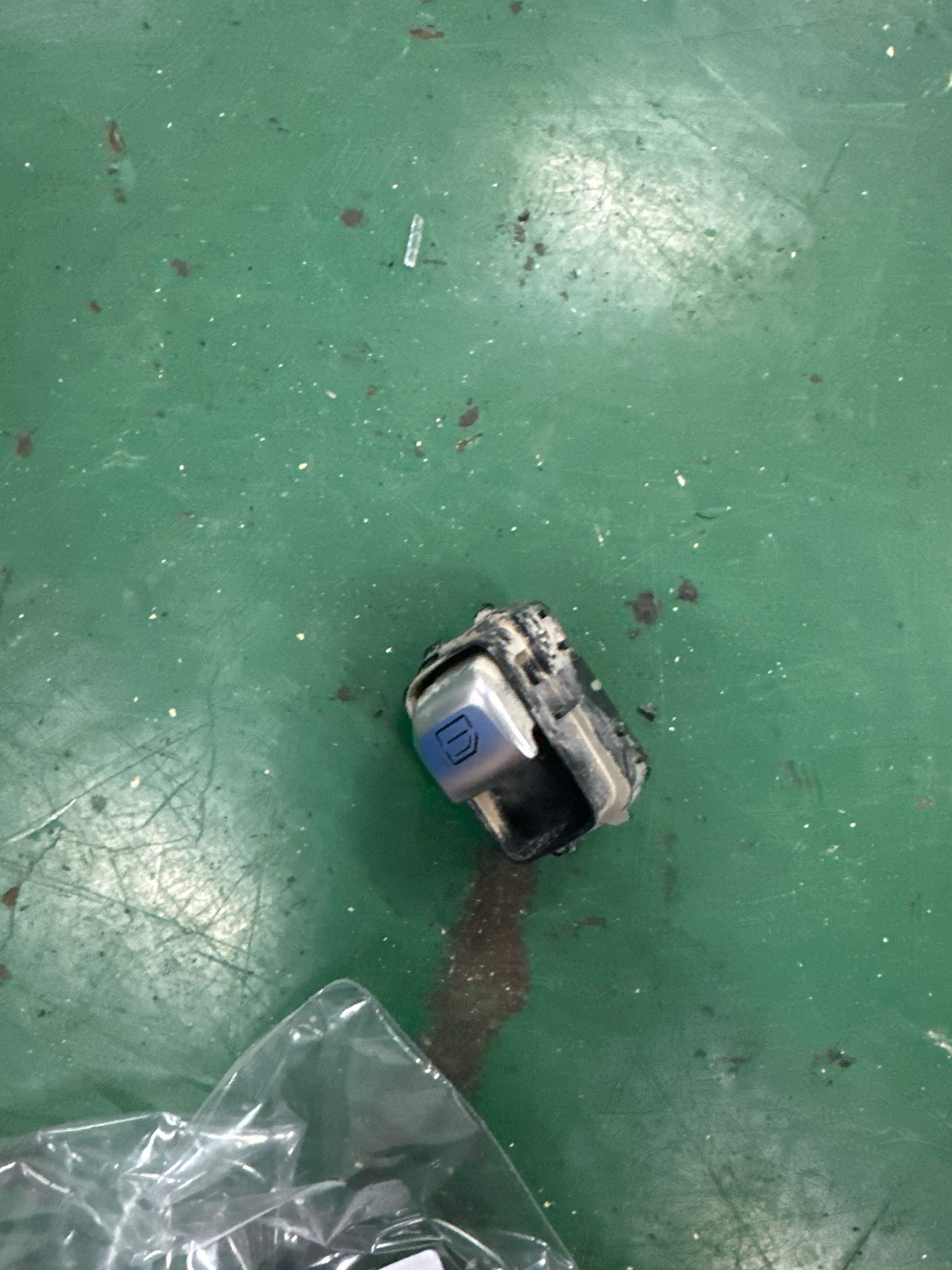 A20590558209051 前门玻璃升降开关（右）