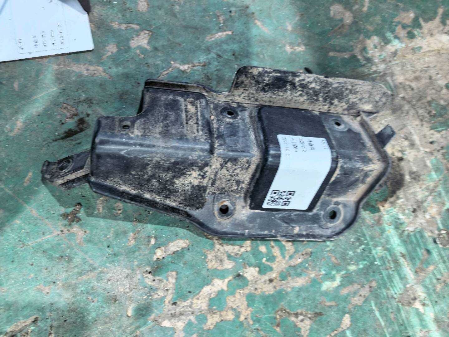4F5807879 Tail Light Lower Bracket, Left