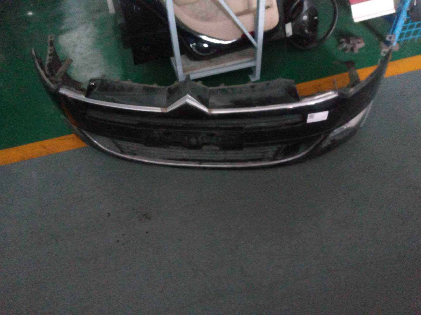 YL00555380 前保险杠皮