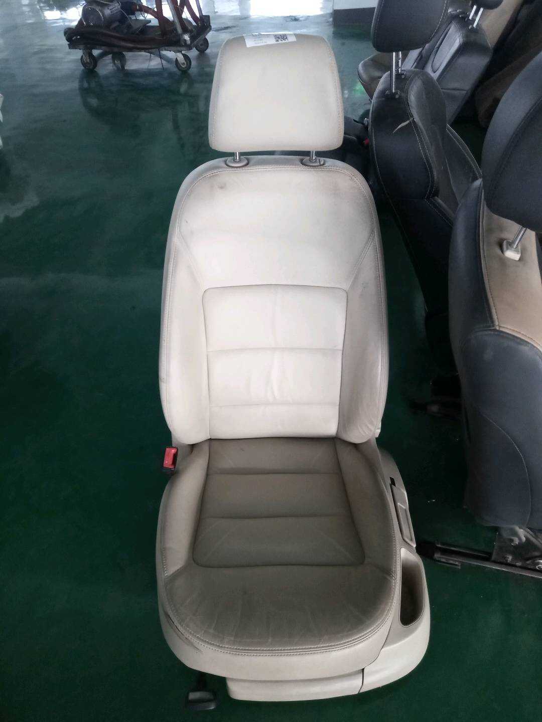 1KD881105AE 驾驶员座椅总成