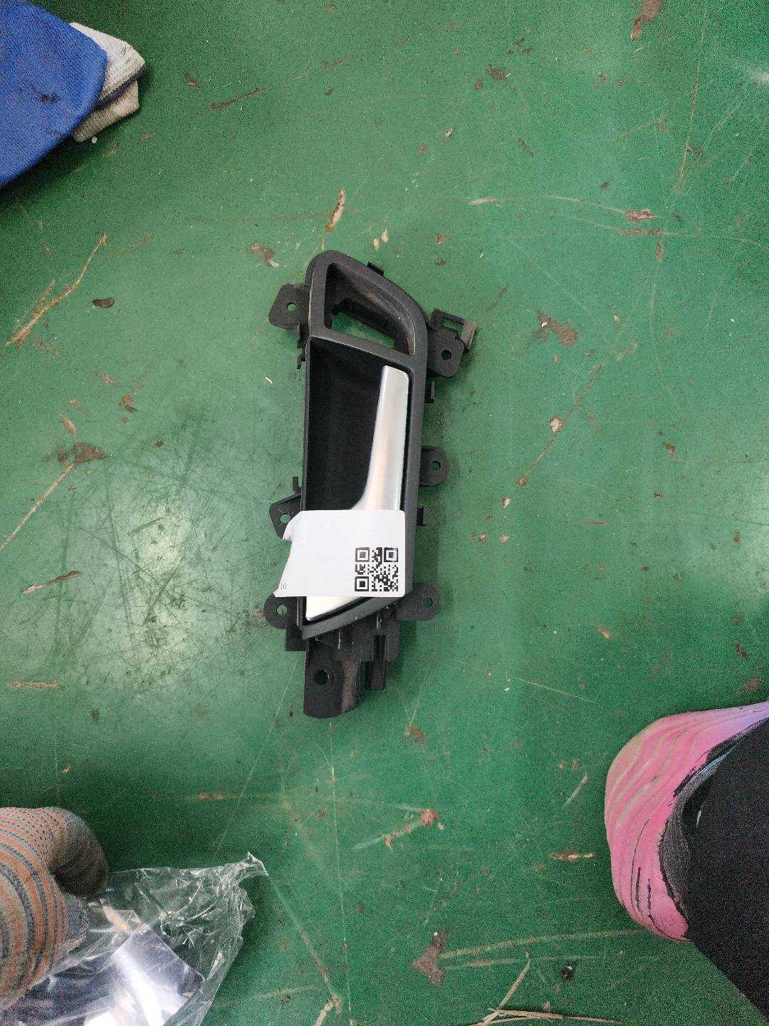 L8K08390197PE 后门内拉手(左)