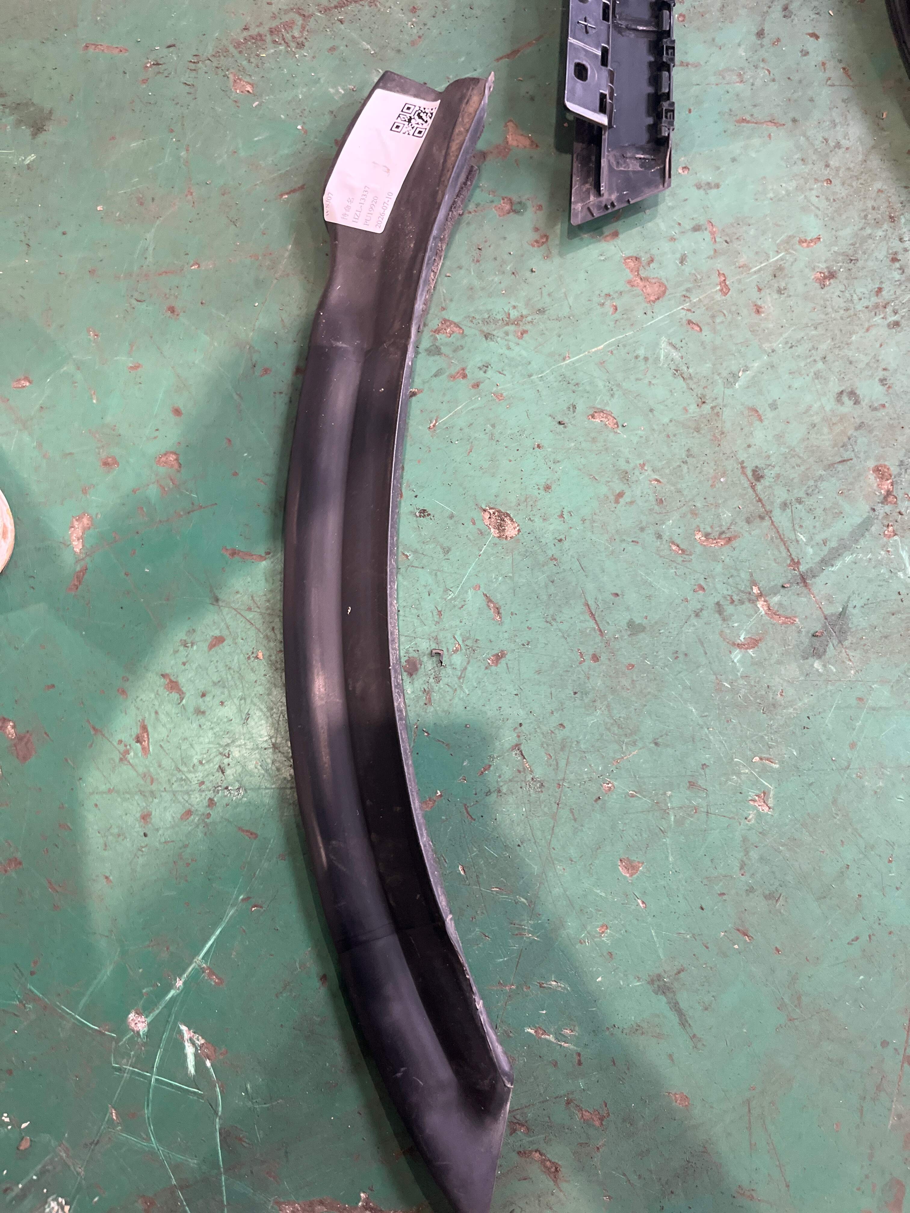 LR026460 Rear Door Seal Strip (Lower Left)