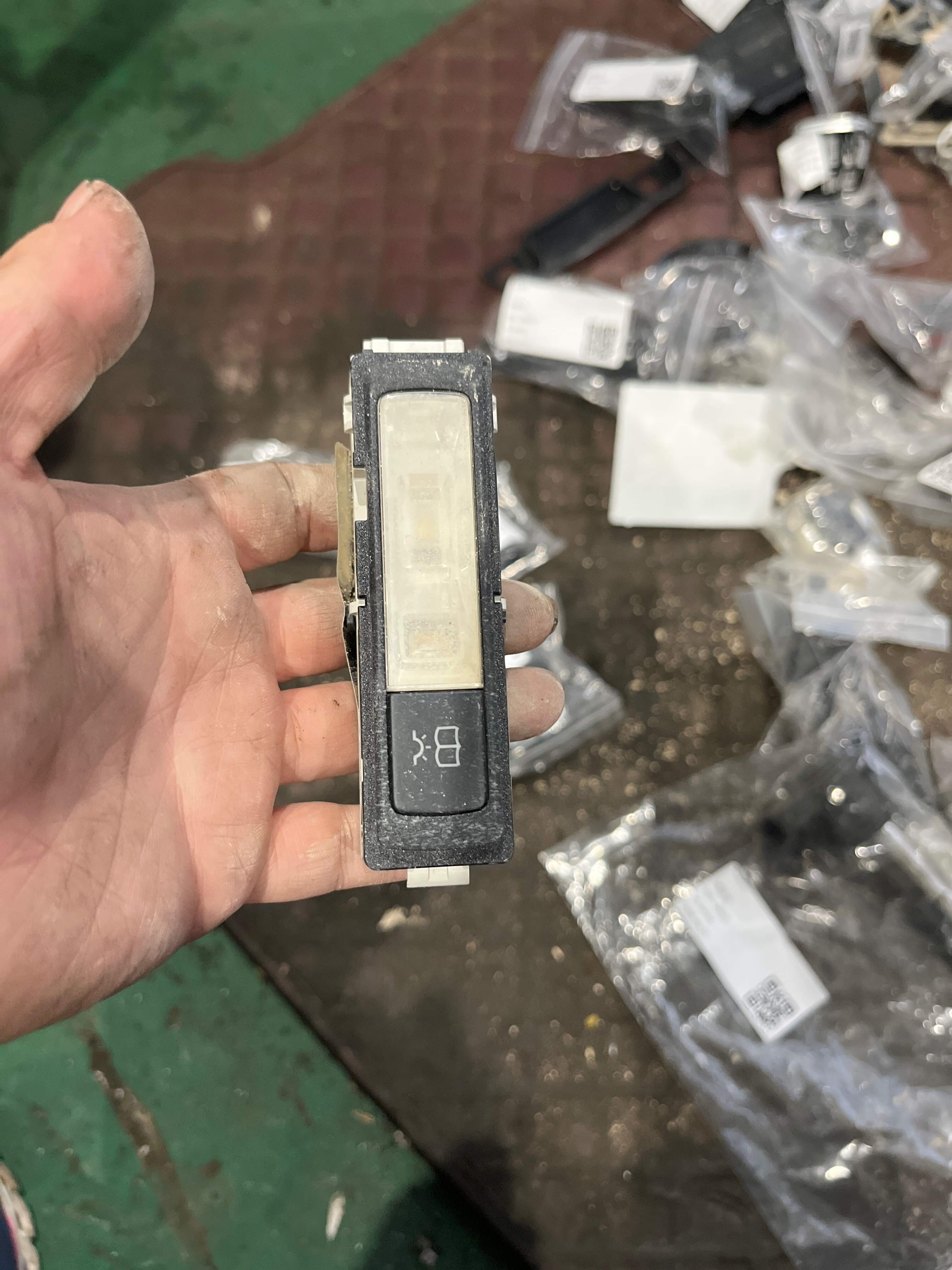 A00090689059051 车内照明灯