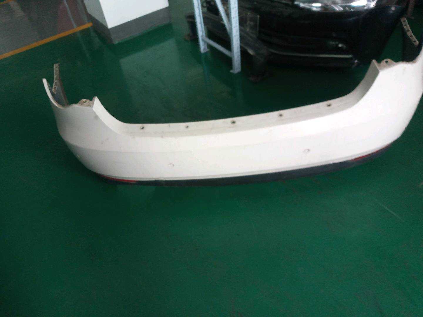 10002583 后保险杠皮