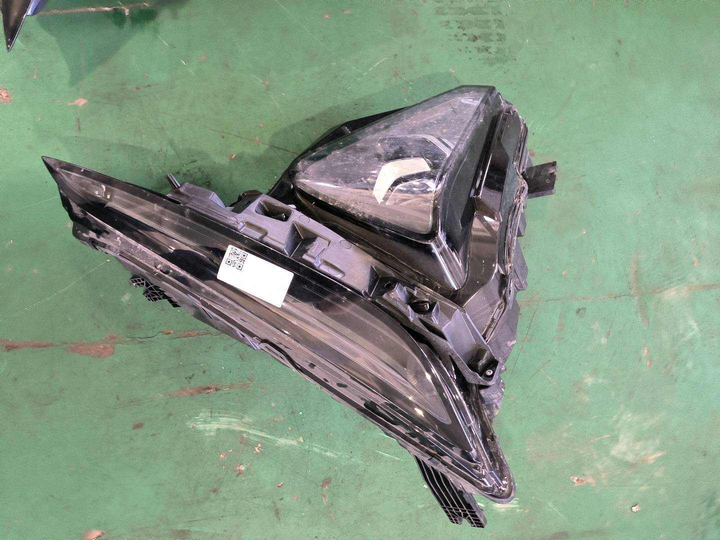 P0008255AF Front Right Headlight