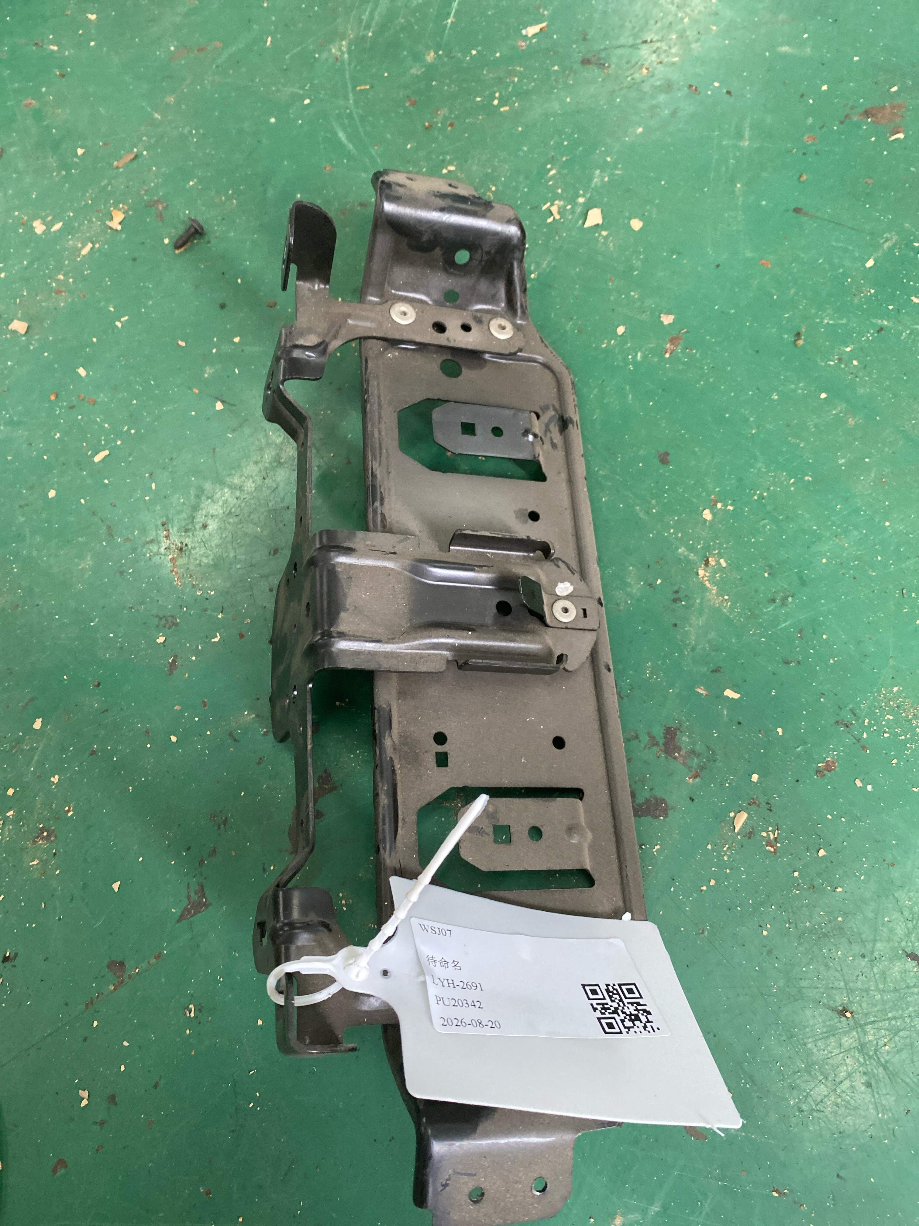 HFD500080 Bracket, Right