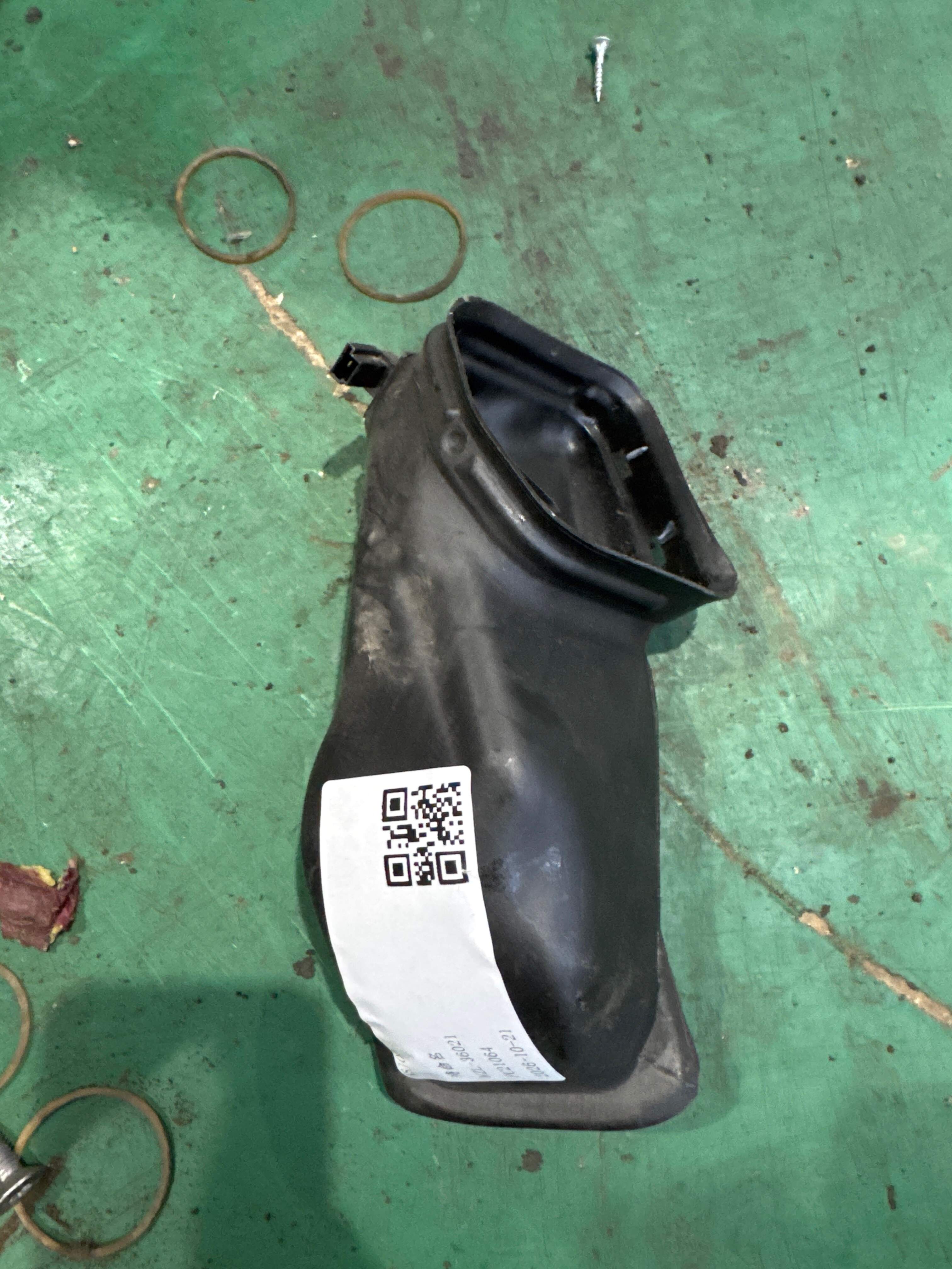 64229299476 Footwell Air Duct, Right