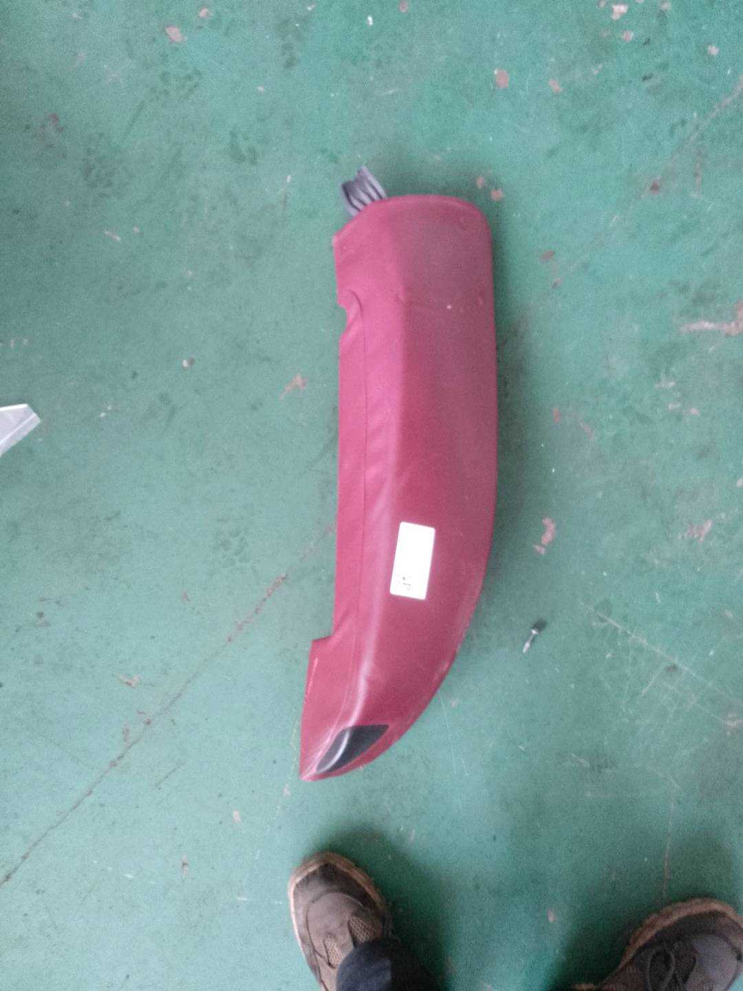 35D885702 后座椅靠背侧软垫(右)