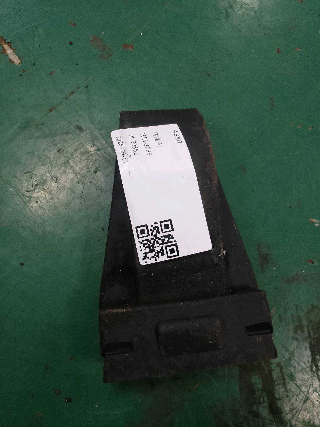 51227440352 后门限位器盖(右)