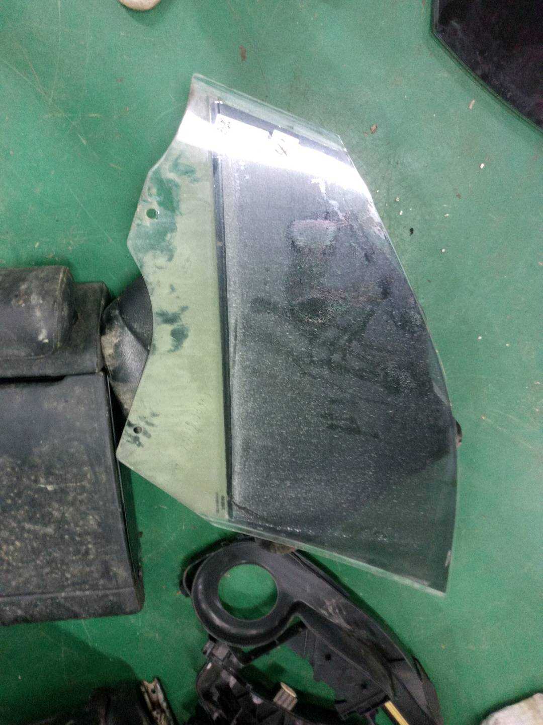 51337349496 前门玻璃（右）