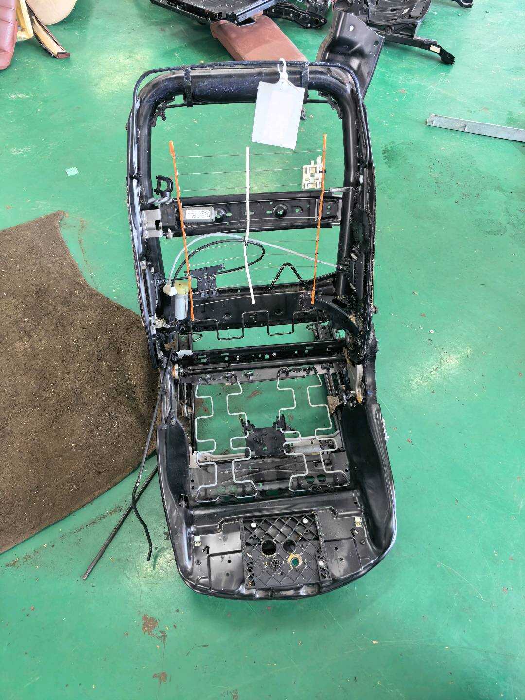 52107351867 驾驶员座椅骨架