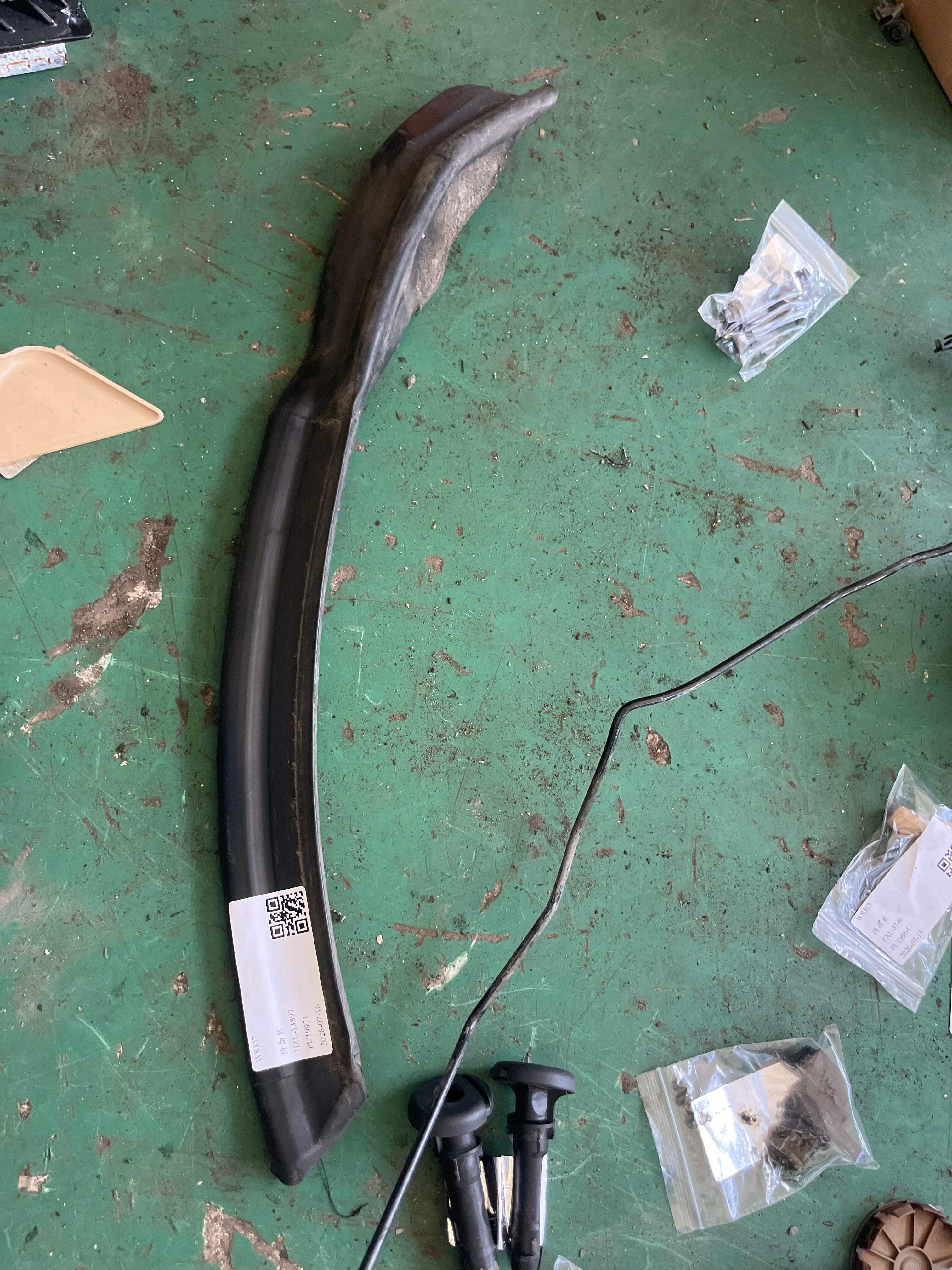 LR006361 Rear Door Seal Strip (Lower Left)