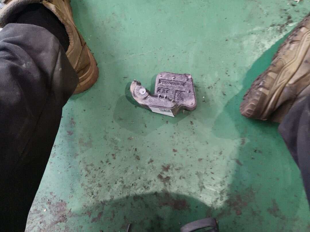 51717320476 后门减震胶(右)