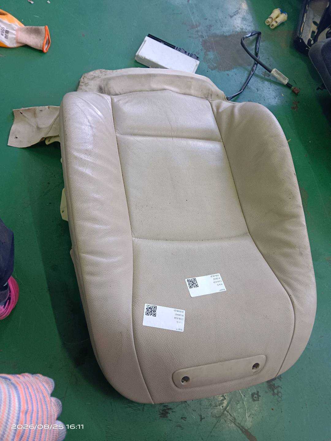 52107260500 副驾驶员座椅靠背面罩