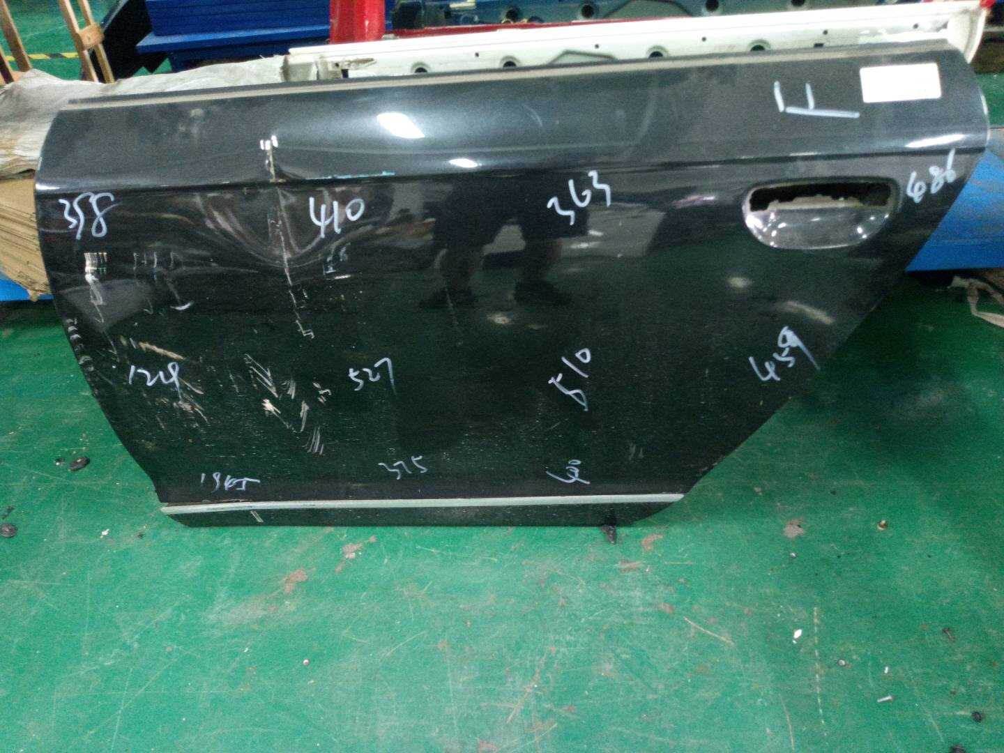 L4FD833051C 后门壳（左）