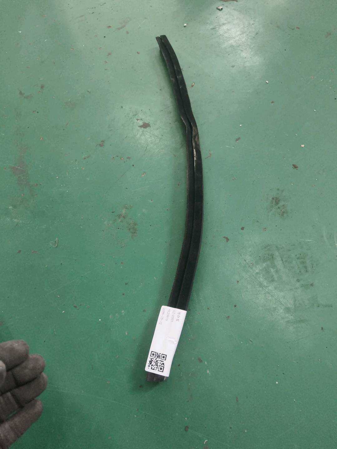 L8R0839480B 后门玻璃压条(右内)