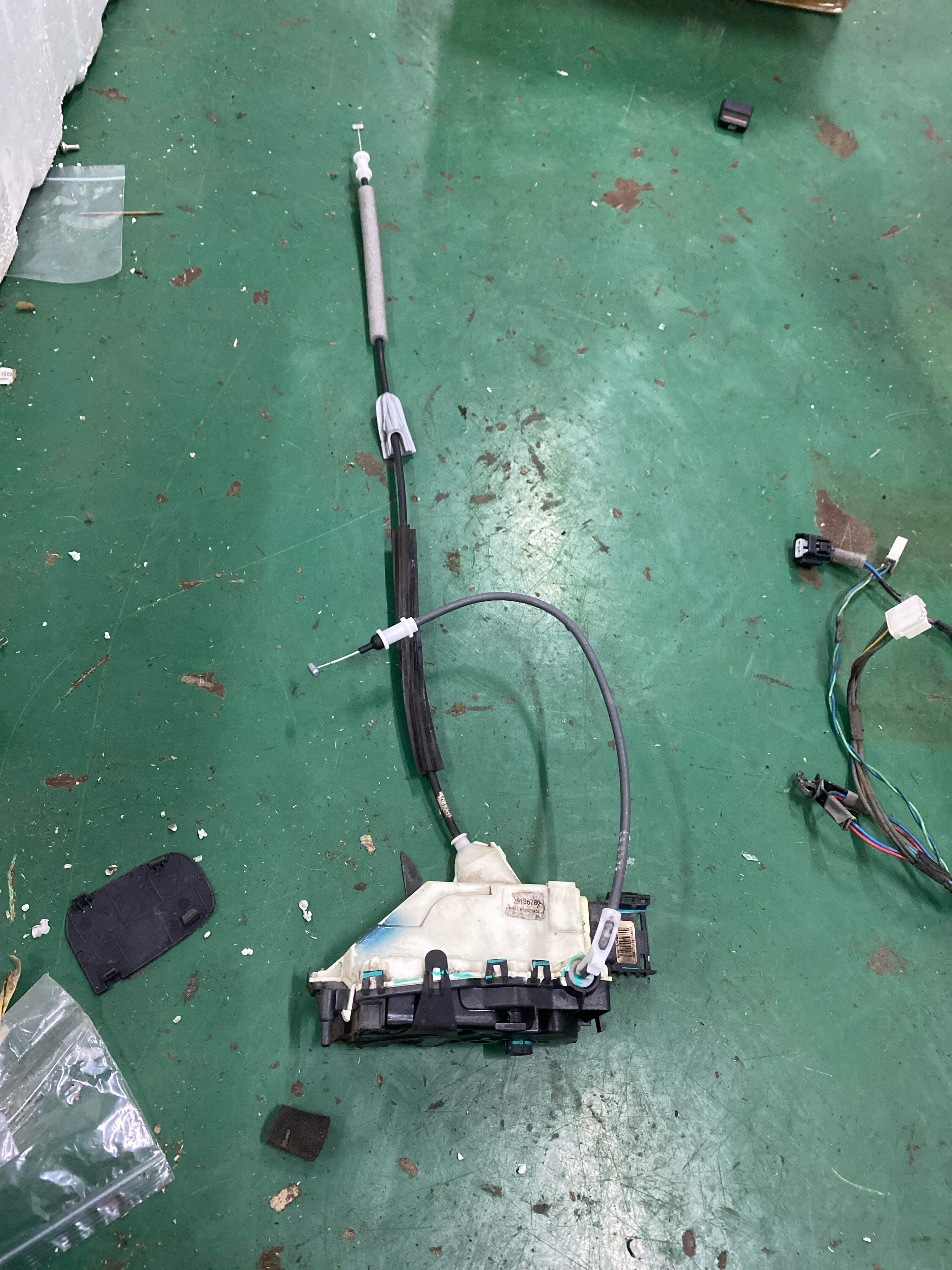 YL00501480 Rear Door Lock Mechanism, Right