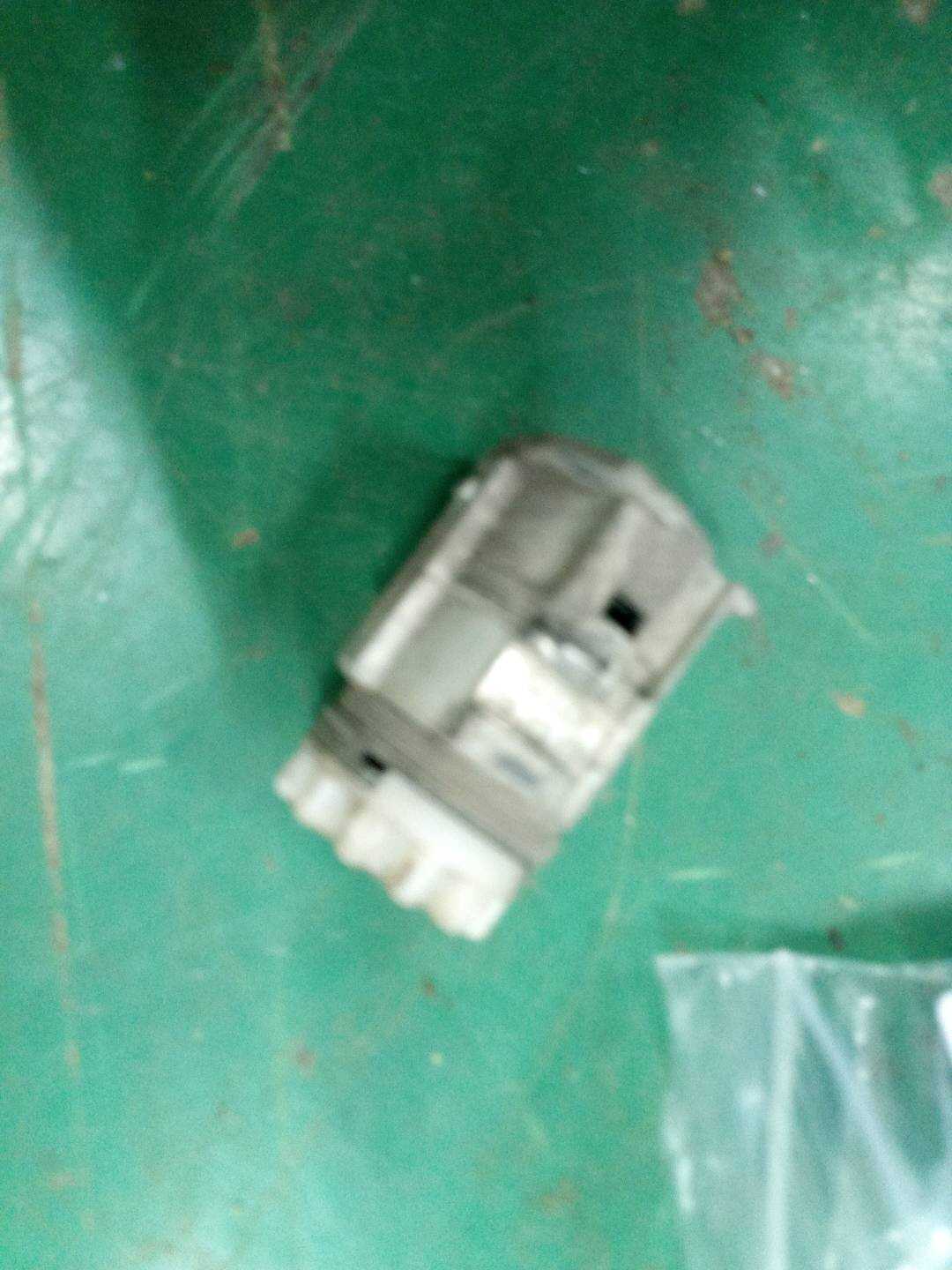 L8E1800375GM 左前锁芯