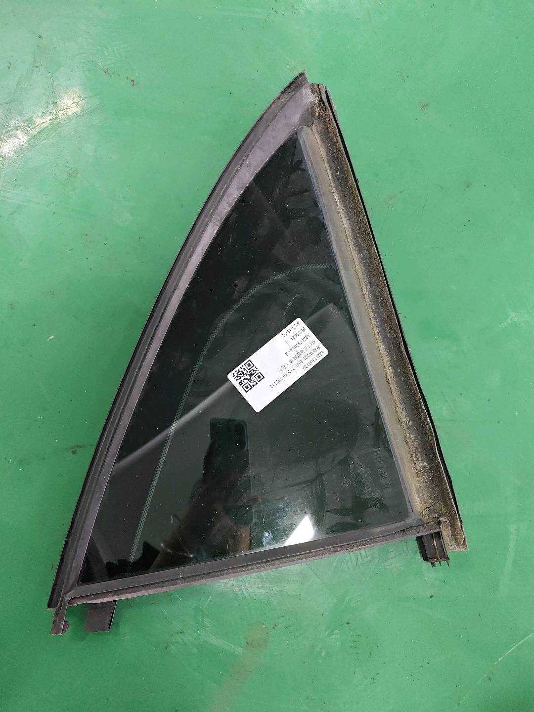 A2217300120 后门三角窗玻璃（左）