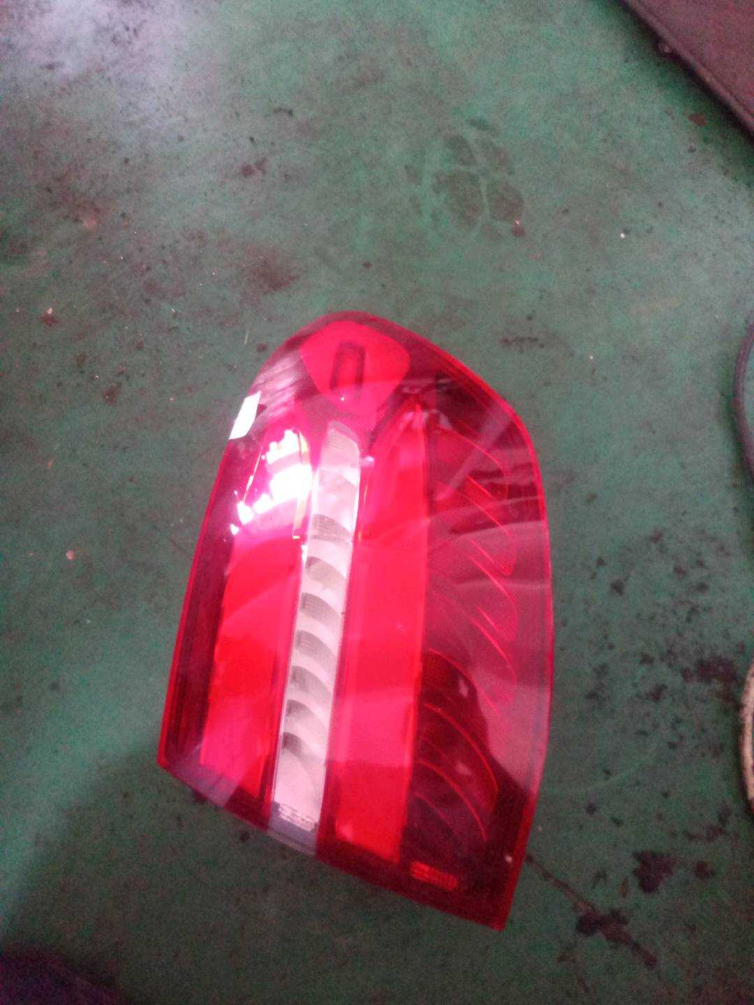 A2539069000 Outer Tail Light Half Assembly, Right