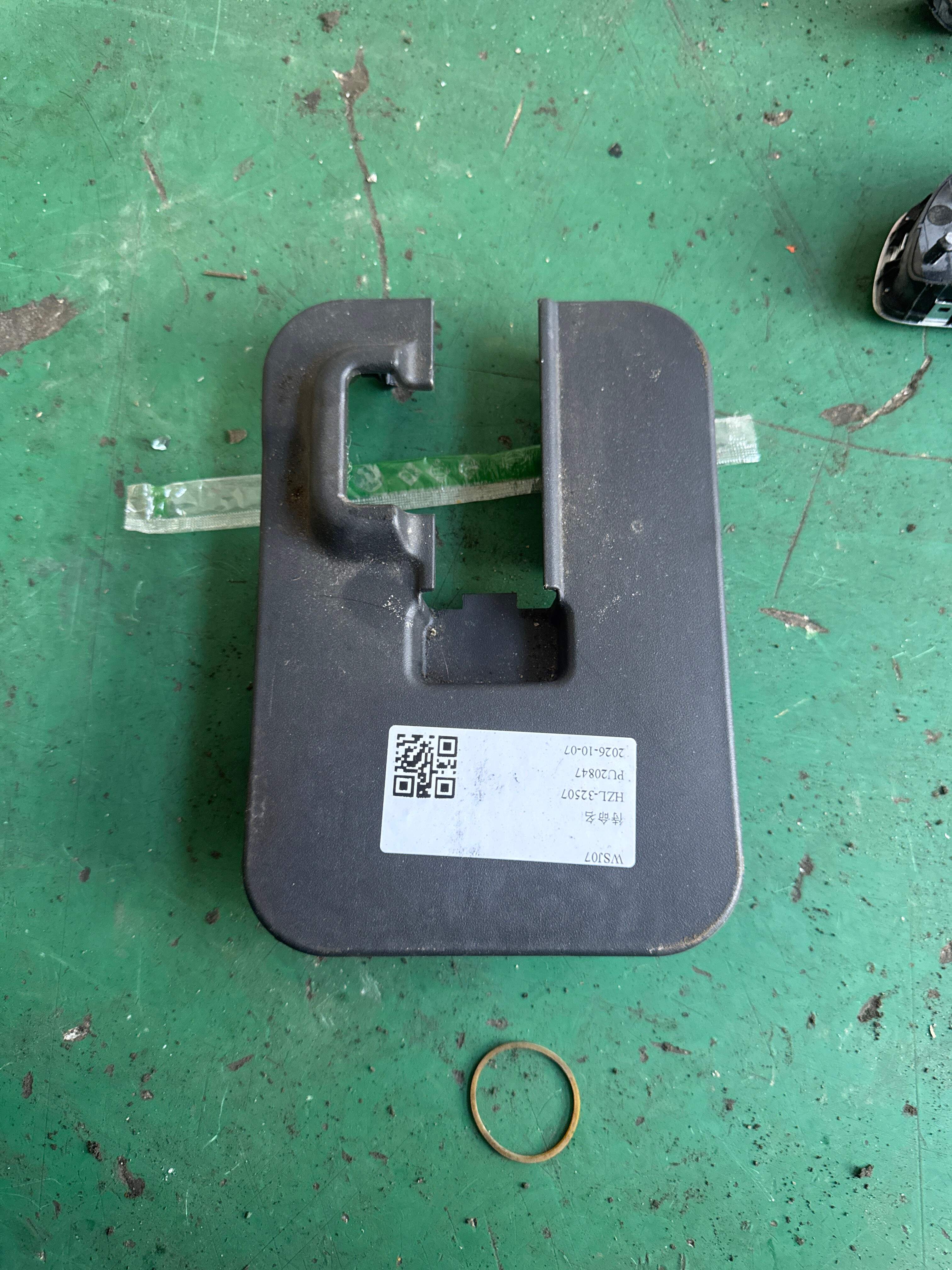 MEH7000023 右后座椅左后护脚