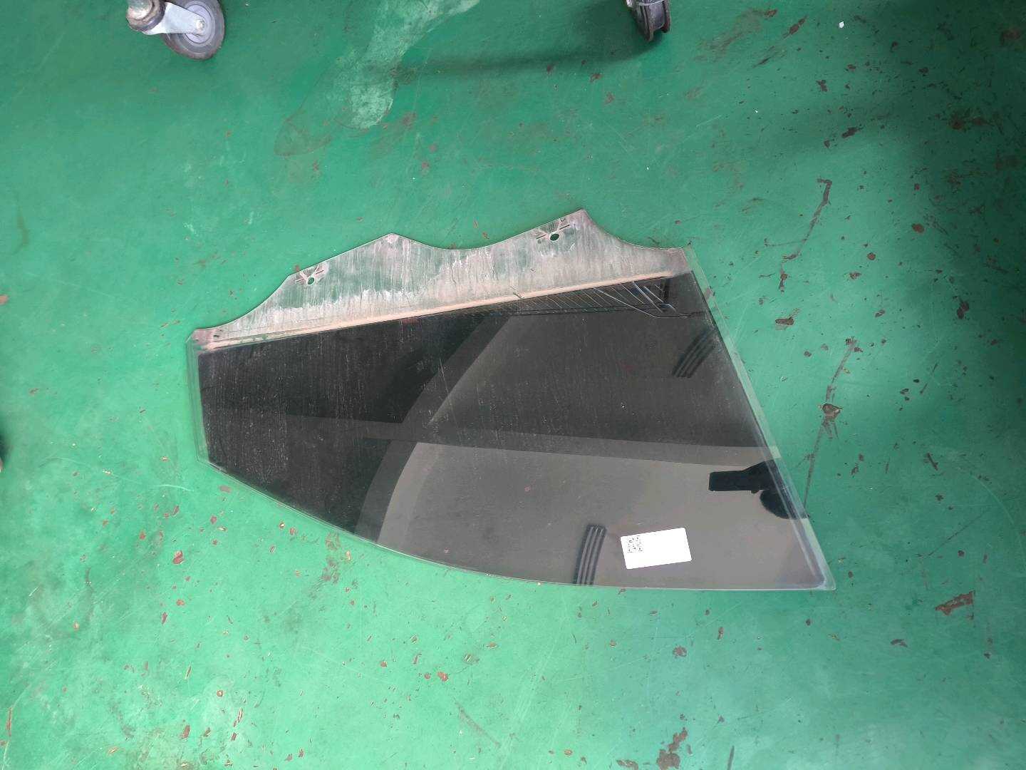 YL00352980 前门玻璃(右)