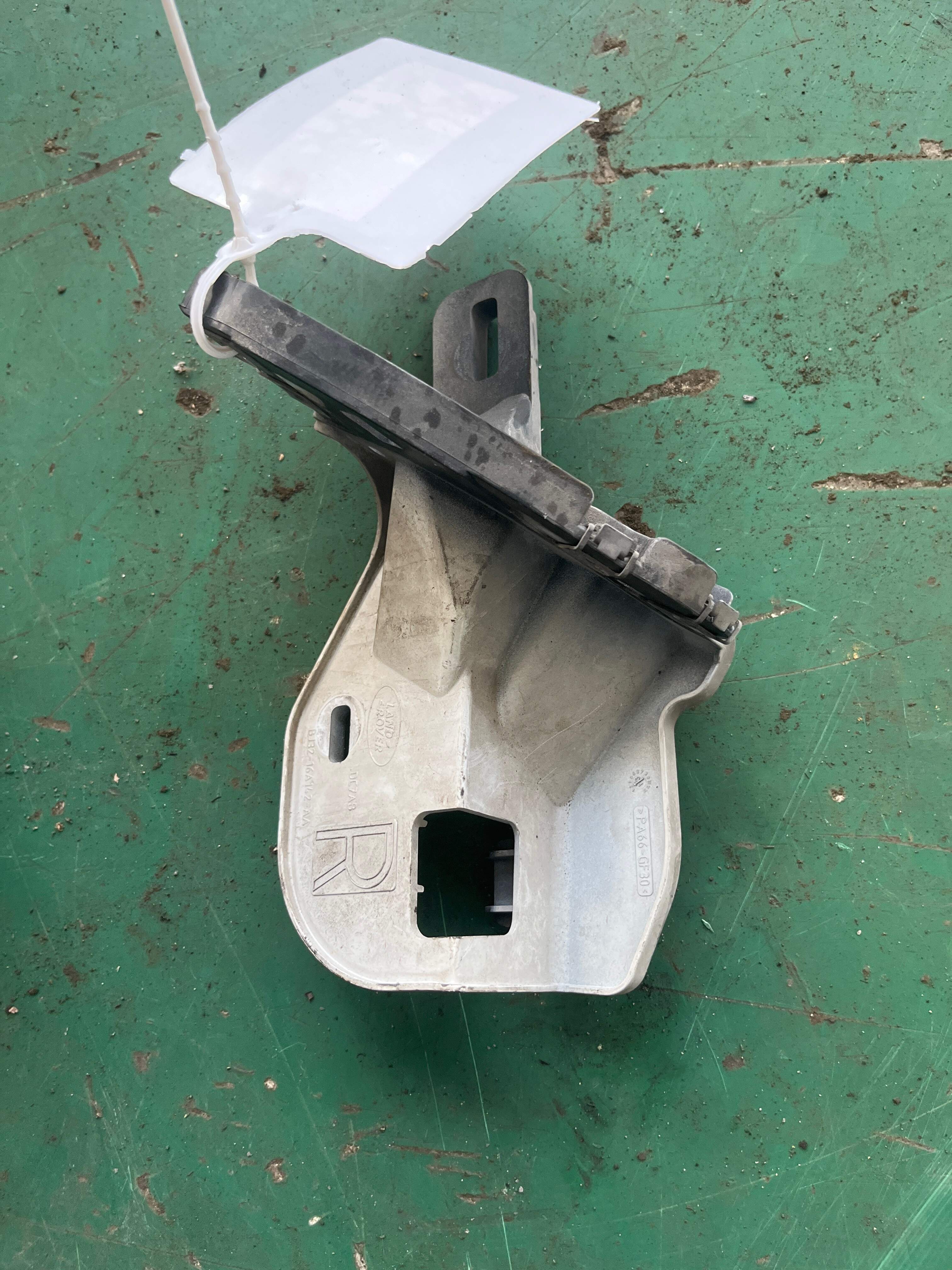 LR027591 Panel - D-Pillar Drain, Right