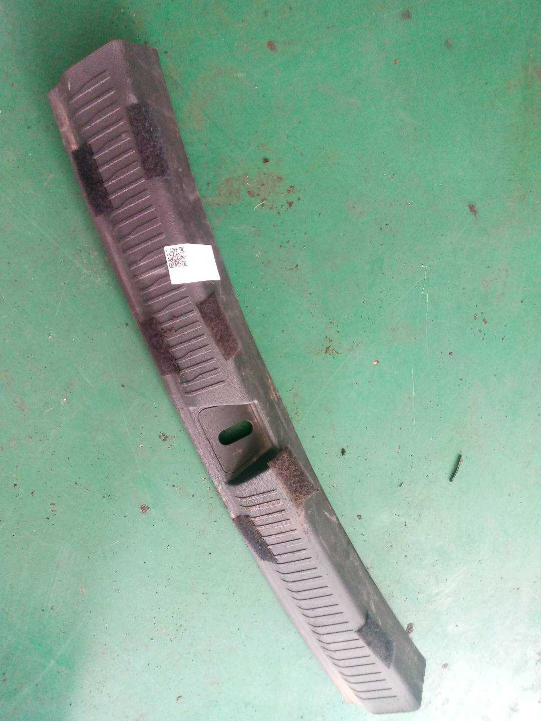 23676944 Rear Panel Trim