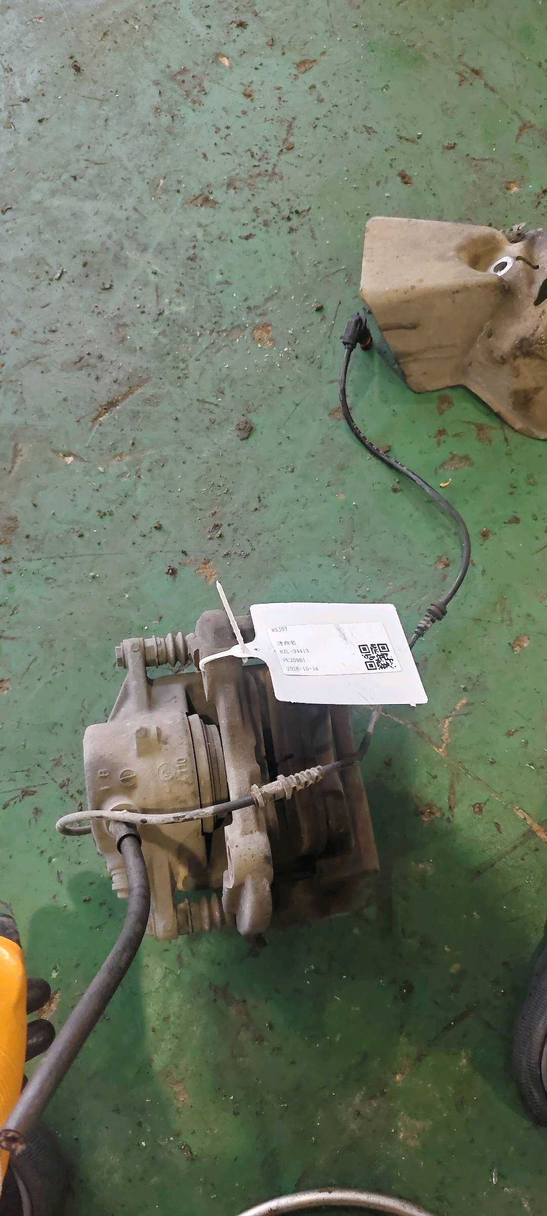 A2044212481 前制动分泵(右)