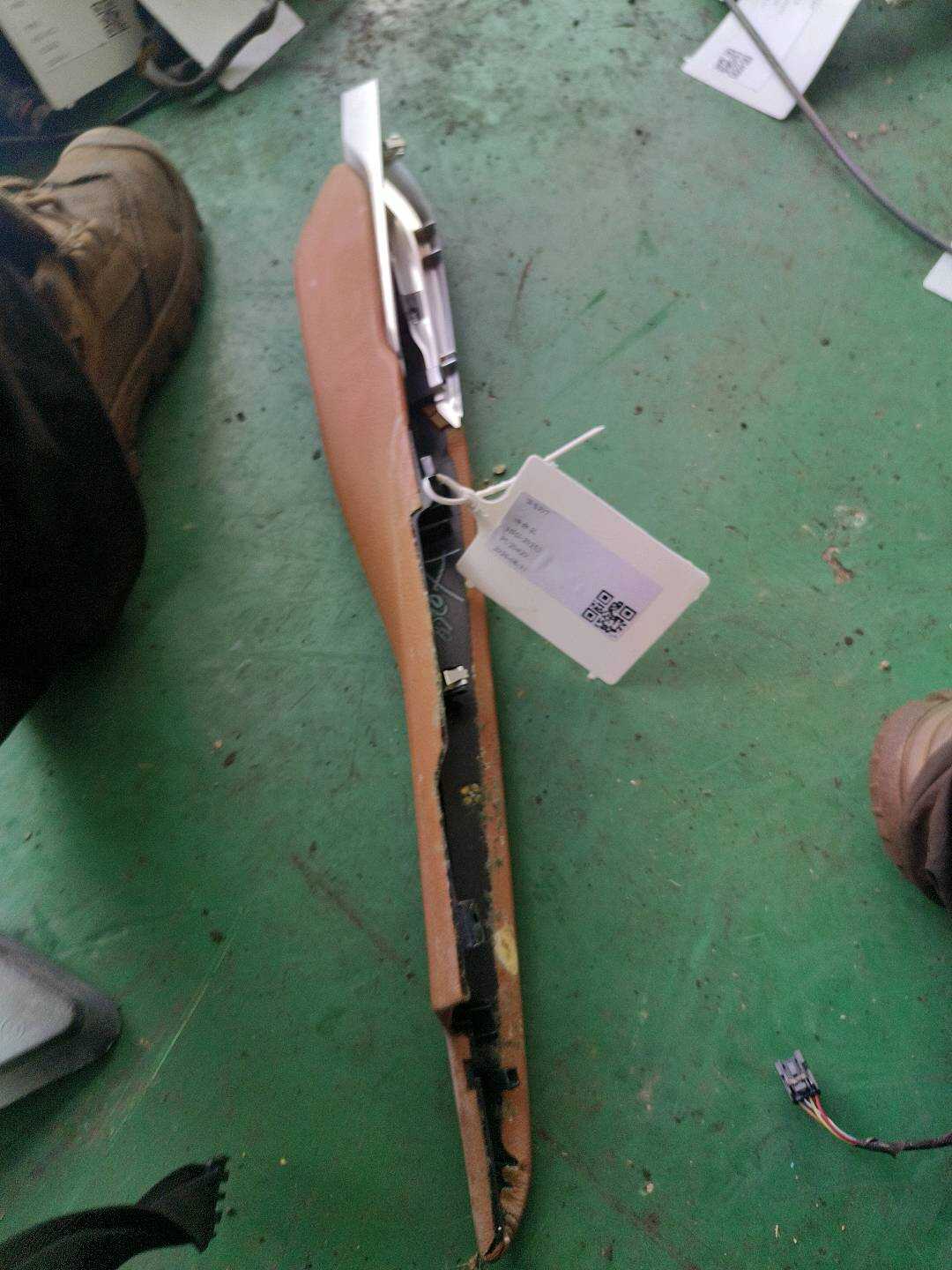 51169299135 Center Console Side Trim Left Upper