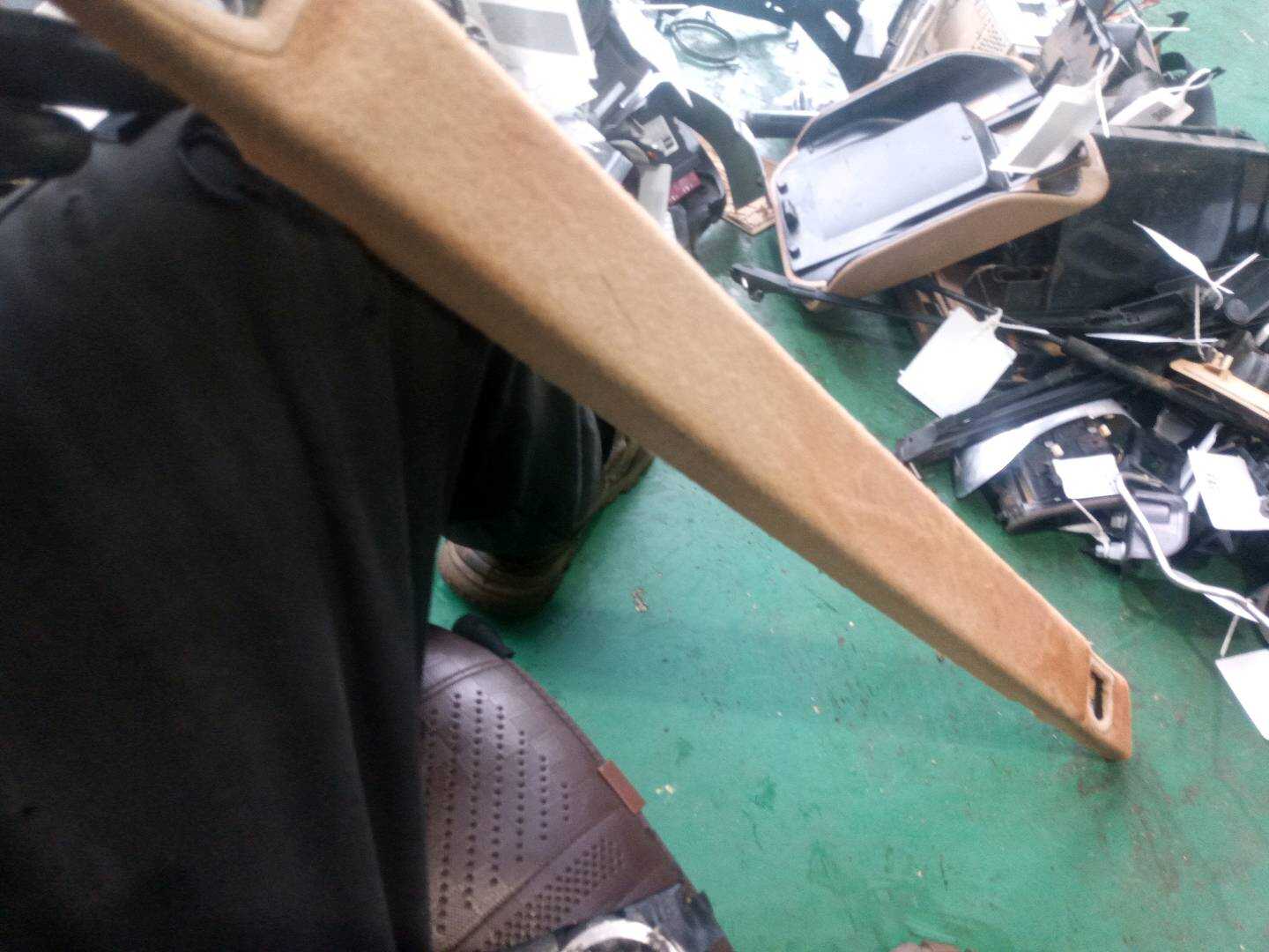 95855152800 行李厢底座(右)