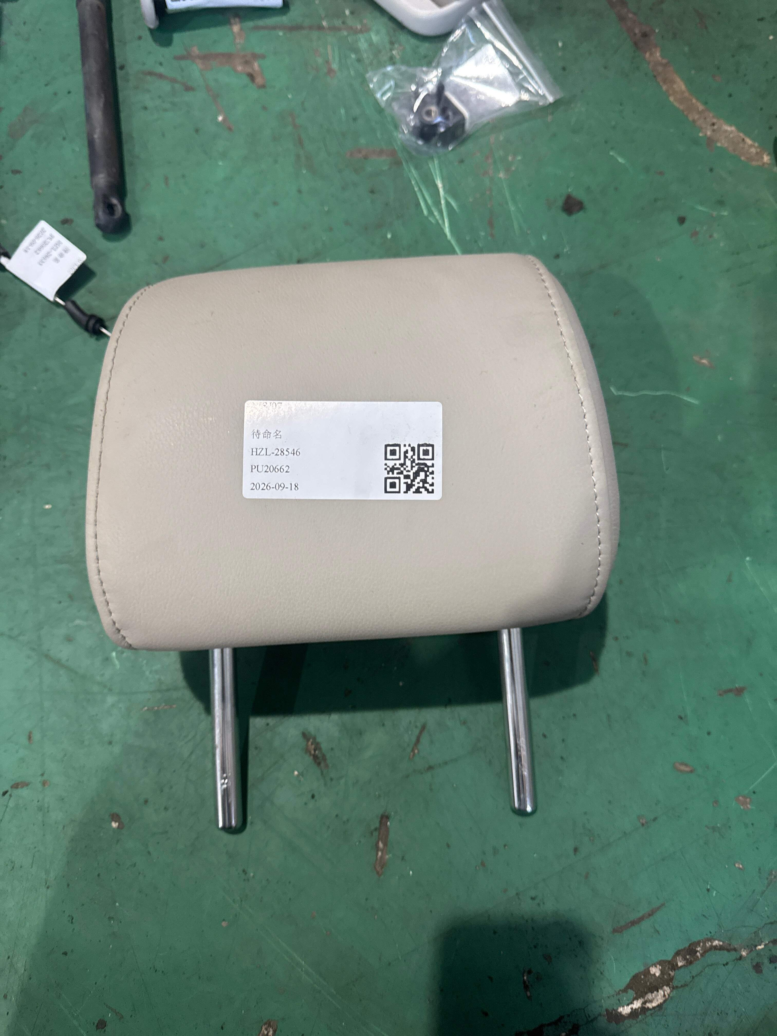 4F0885973A 后座椅头枕(左)