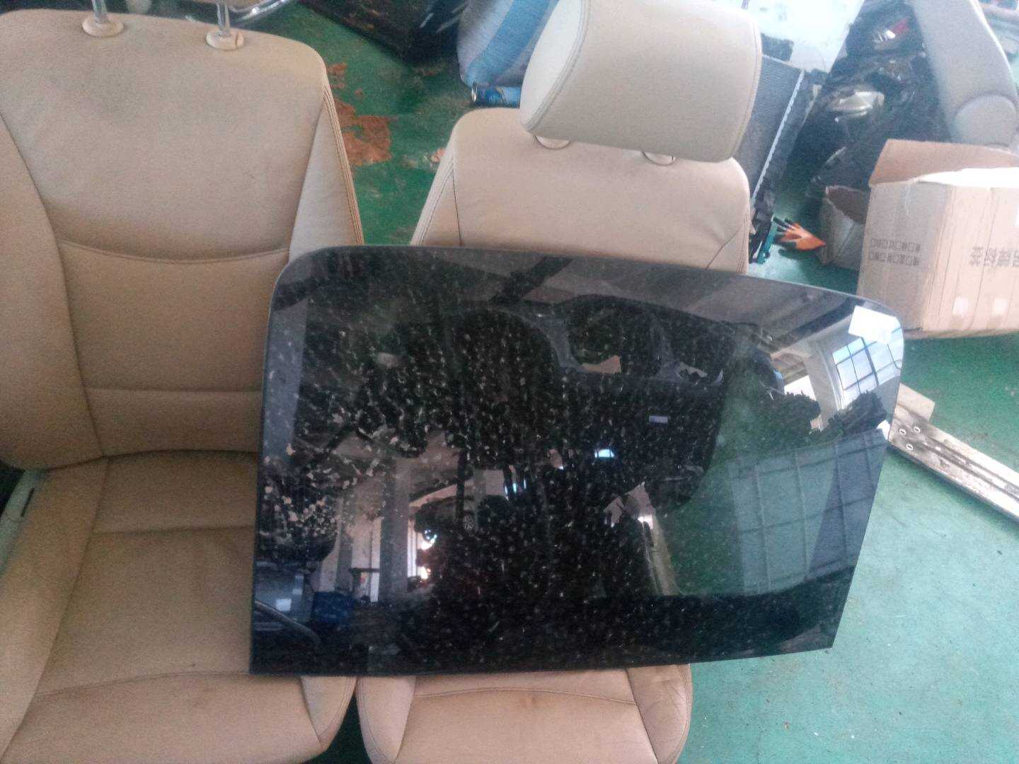 54107468414 天窗玻璃(前)
